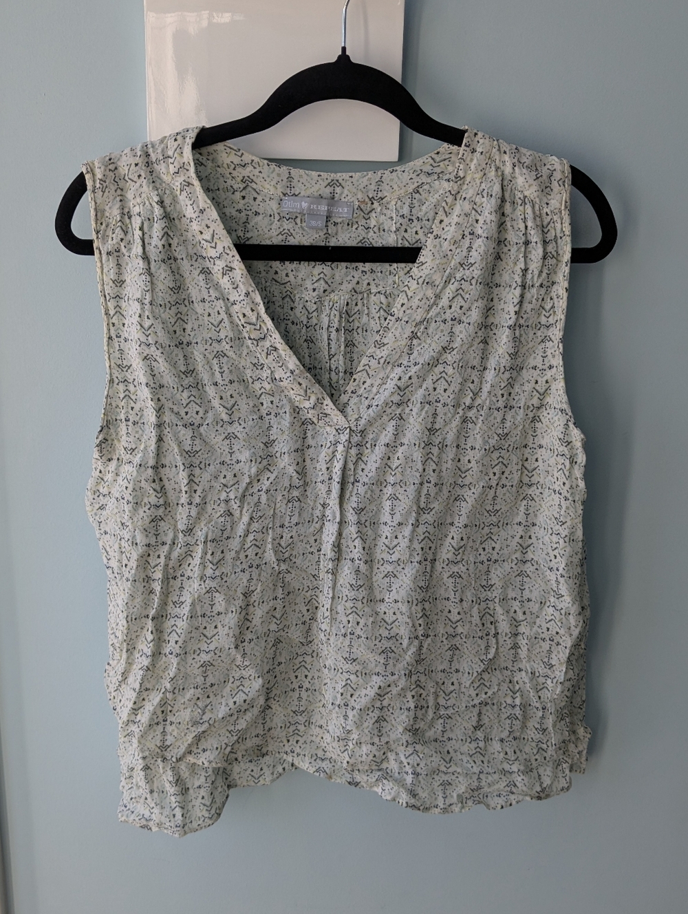 Lightweight Printed V-Neck Sleeveless Top - White/Gray